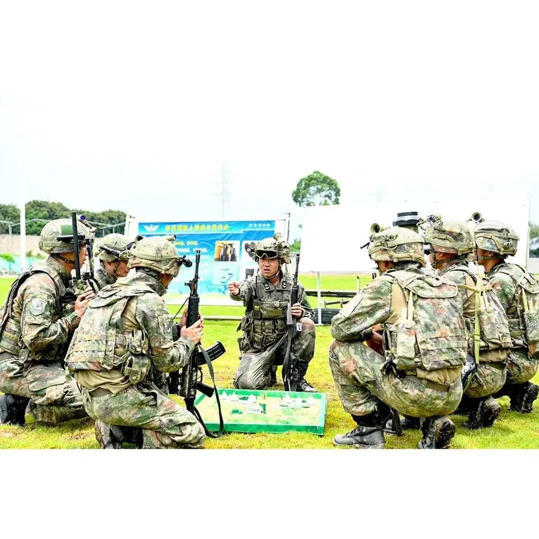 每天早上第一个赞给守护我们的中国军人！早安！