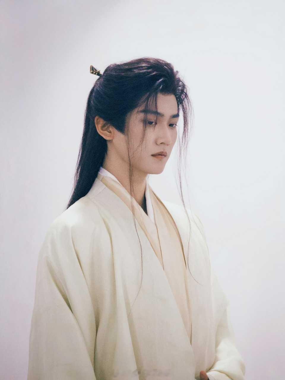 周柯宇新剧《金吾不禁》男主定妆照很帅哎[憧憬] ​​​