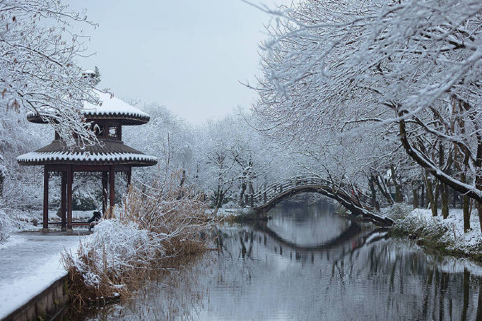 西窗听雨吟，庭院观雪舞[心] ​​​