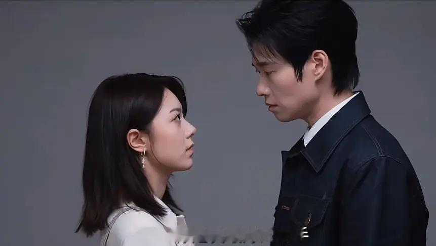 赵今麦、魏大勋的新剧合照，俩人这么看怎么一点CP感都没有🙉 ​​​