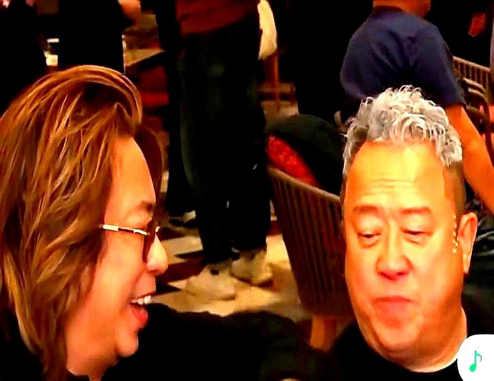 三十年前一句玩笑，曾志伟和汪明荃冷战二十年。2005年台上举拖鞋差点砸人，201