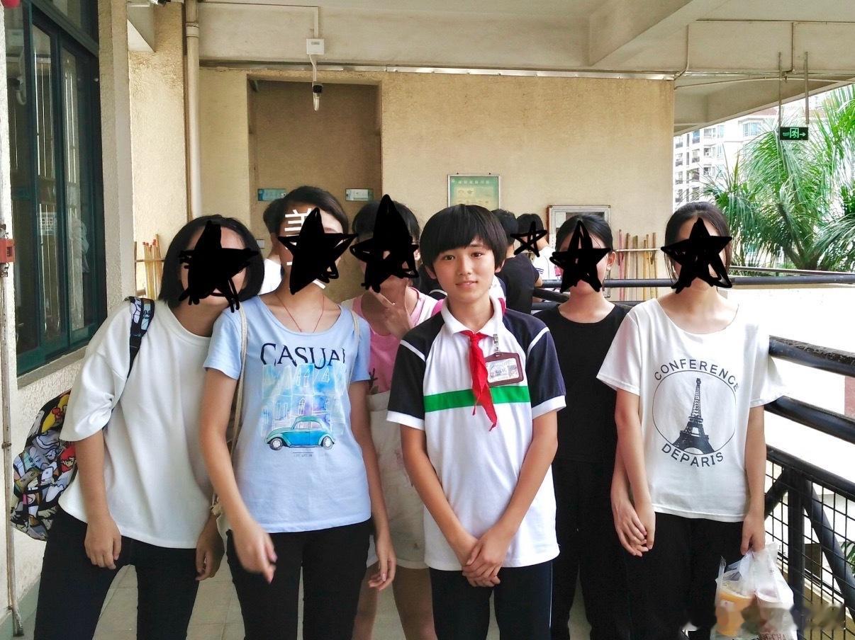 中学时期的宋亚轩好可爱哈哈哈哈哈[开学季]宋亚轩中学时期合照宋亚轩初中时期旧照 