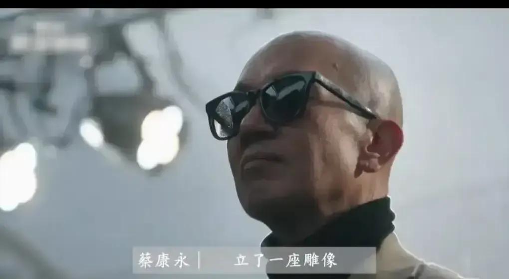 大S去世后，光头差不多每天都去守墓，都被他的深情打动。
你能想到吗？在墓地守墓，