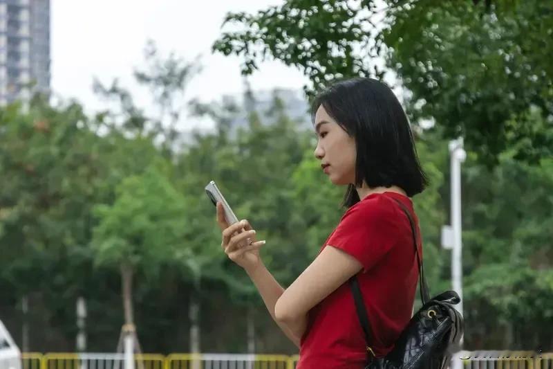 女人长得漂亮重要吗 女人长得漂亮与否，其实没那么重要。就像小林，穿着朴素也没精心