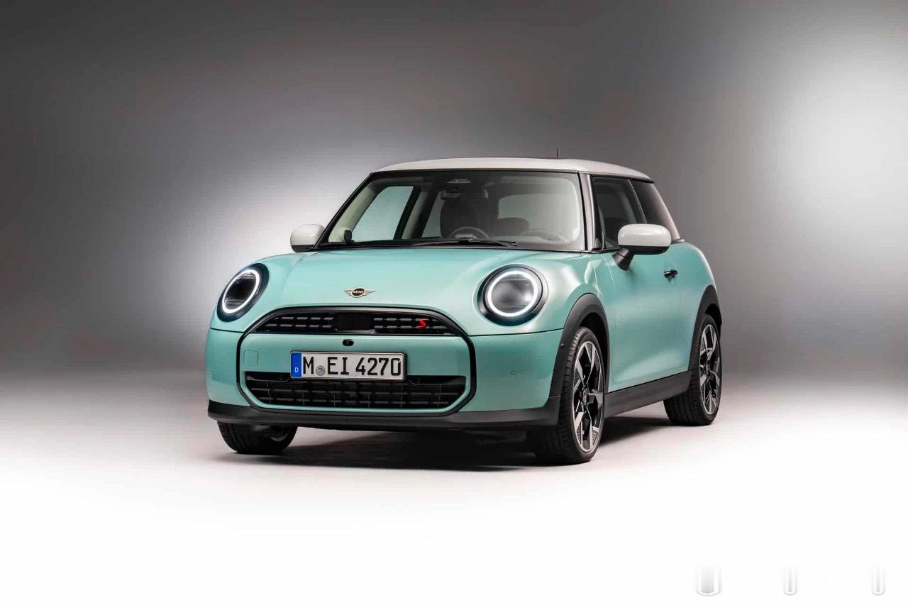 Mini Cooper F66官图最后一代Mini燃油车。这台车也在我的魔改计划
