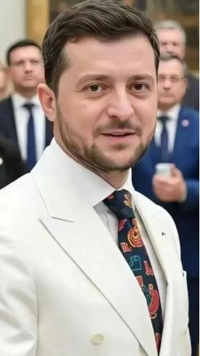 最终还是妥协了！7月3日乌克兰总统泽连斯基正式签了字，允许把国内矿产开采挣来的钱