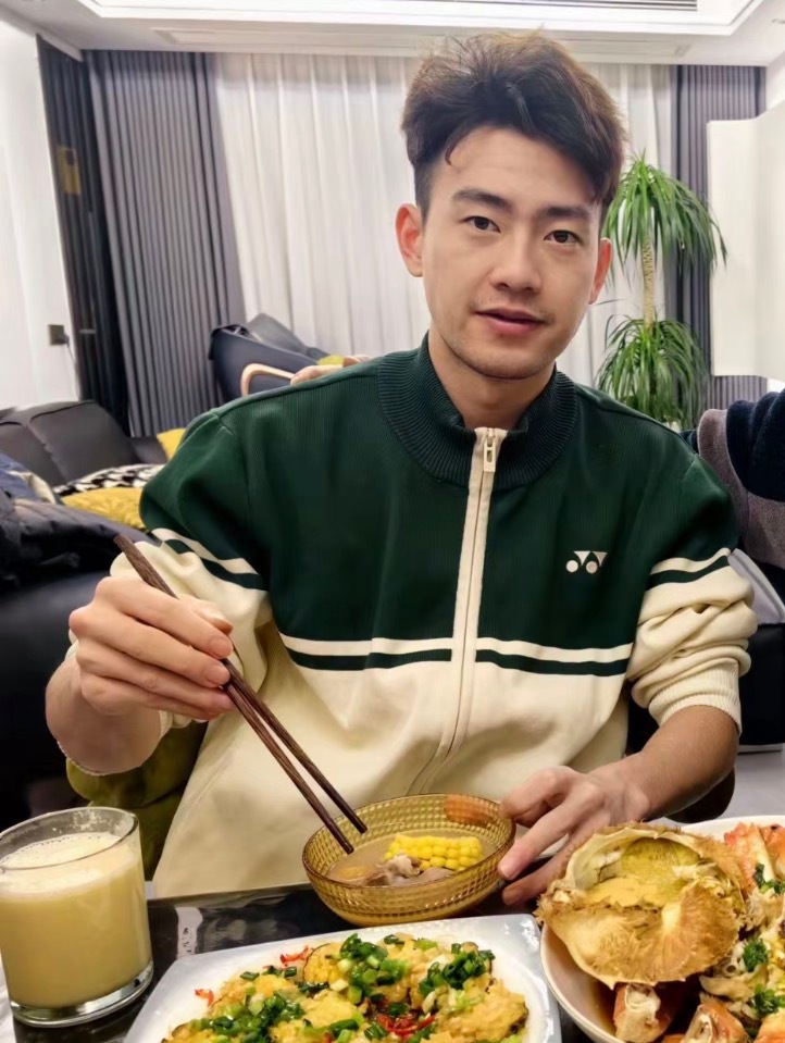 和舅舅在一块的你哥哥 非常温顺啊 