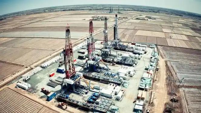 最近去加油站，看着跳表的速度心里肯定不舒服。

很多人习惯性地把原因归咎于远在东