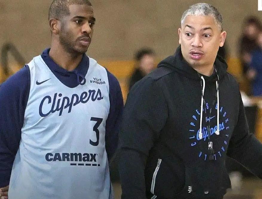 保罗不可能无缘无故被裁掉的，最大的原因是与管理层产生矛盾，特别是教练组
保罗其实