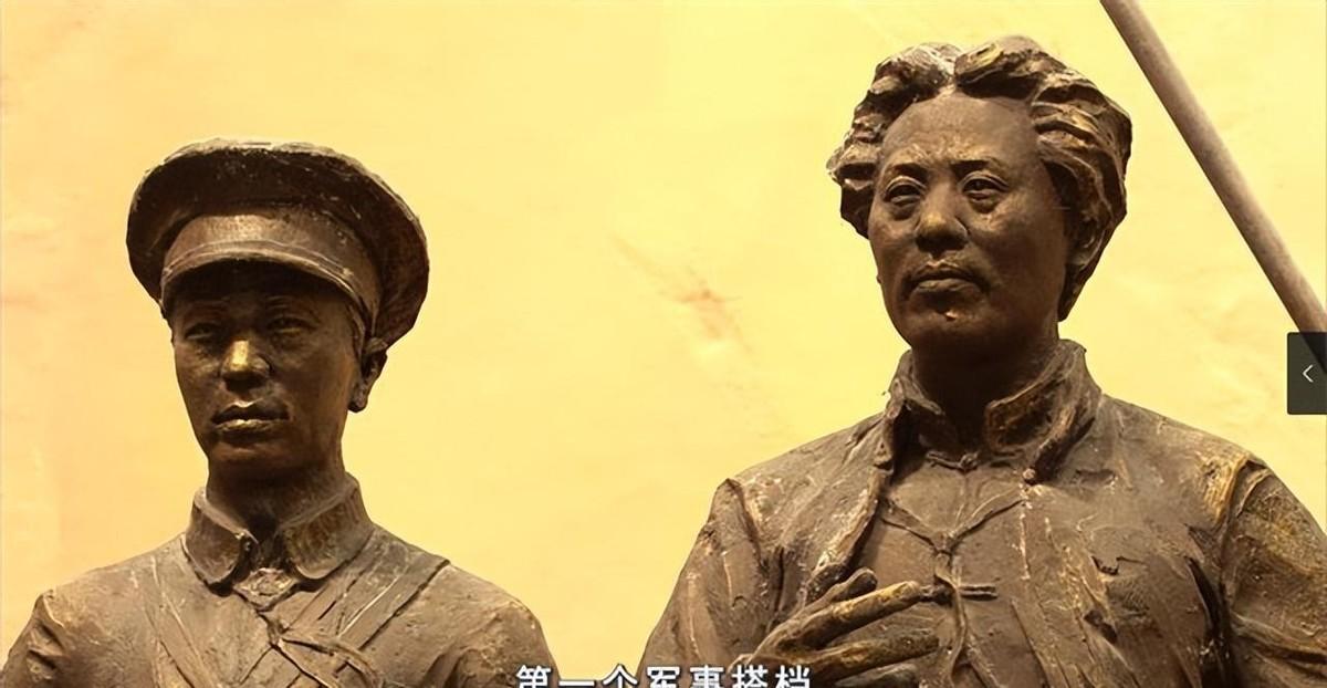 年仅22岁的他英勇牺牲，毛泽东痛心疾呼：“还我总指挥！”令人动容的悲壮时刻！
1