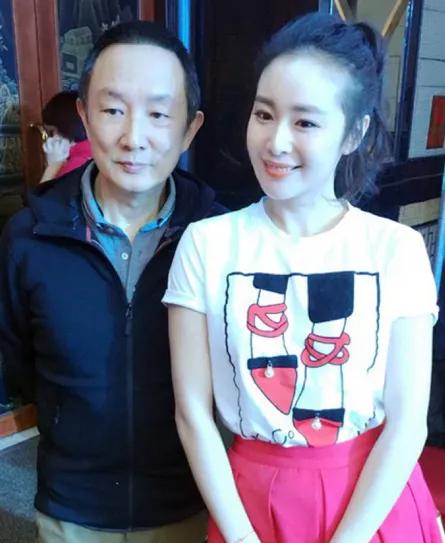 一次，高叶对王骁说：“你来我屋一趟，我有话问你。”王骁忙不迭地赶过去，一开门，高