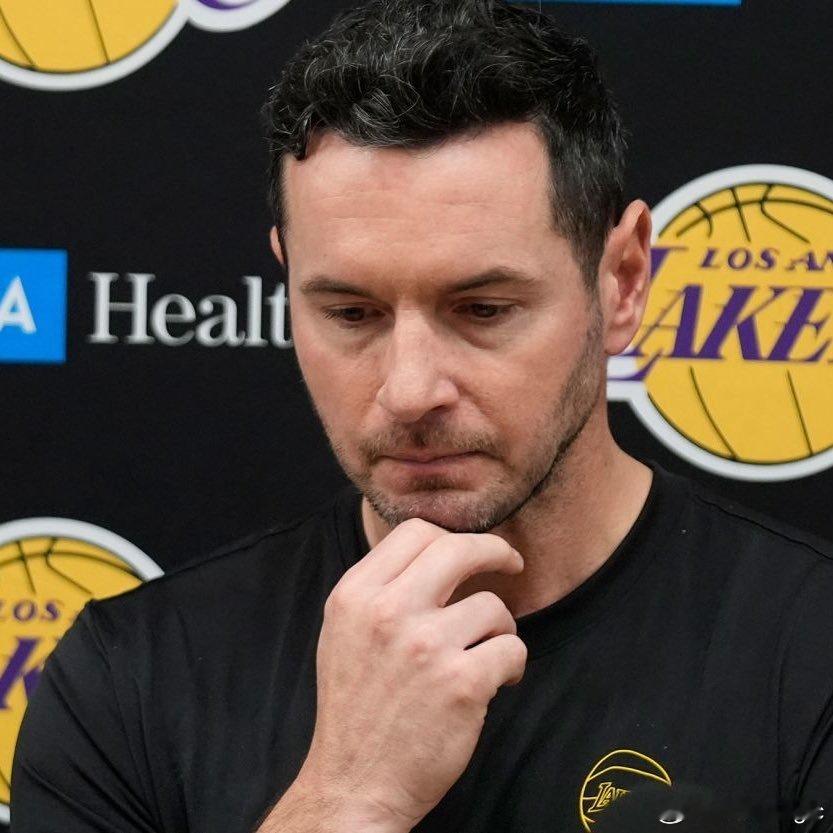 湖人整个12月进攻效率联盟第15，防守第29