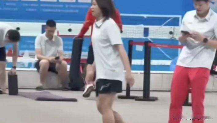 我有种预感
全红婵这次全运会不打单人赛，背后藏着太多不得已
她从5月开始养伤，脚