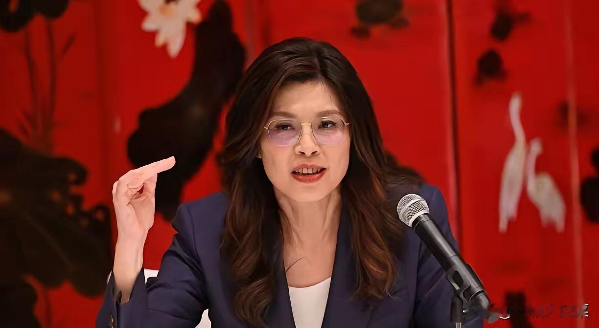 国台办刚把话挑明，郑丽文转身就露了底色。她明知道大陆坚决反对外部势力插手台湾问题