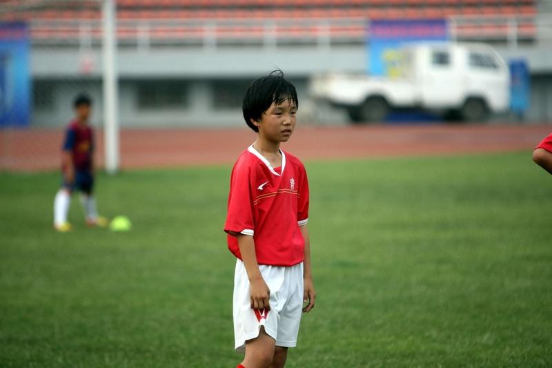 在苏北那片贫瘠而又充满希望的土地上，有一个男孩，他的名字叫李明。出生在六十年代的