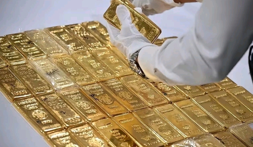 伊拉克女议员家中搜出黄金内衣！伊拉克反腐败“黎明行动”，突击了女议员欣德·阿巴西