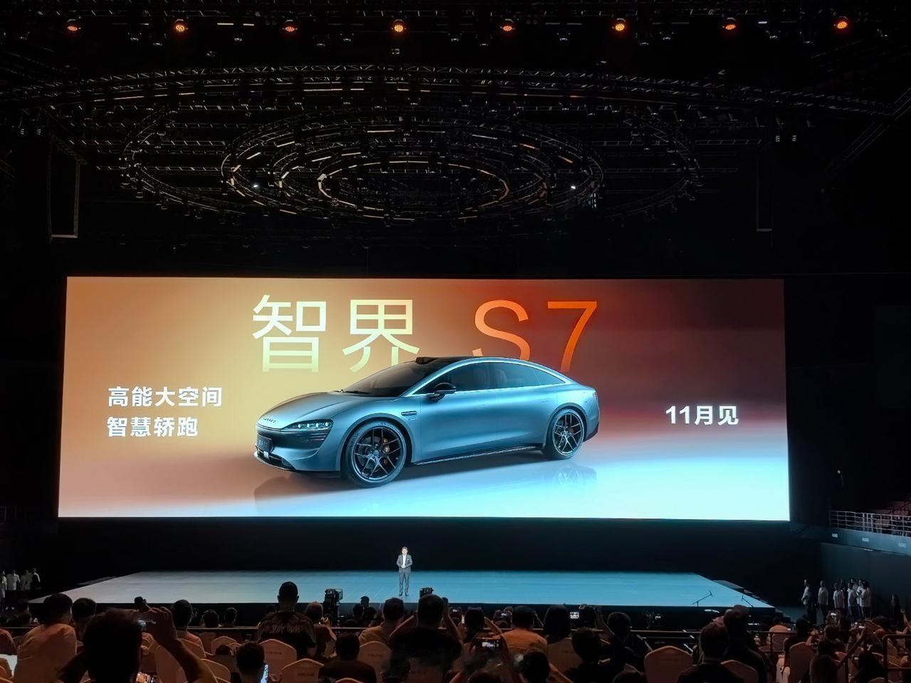 智界S7 11月发布[666] 
问界 M9 12月发布

余总：问界M9 绝对