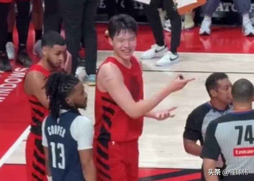 霍勒迪真是不错的大哥！霍勒迪谈杨瀚森：

“对手抱摔杨瀚森。”

“然后杨瀚森也