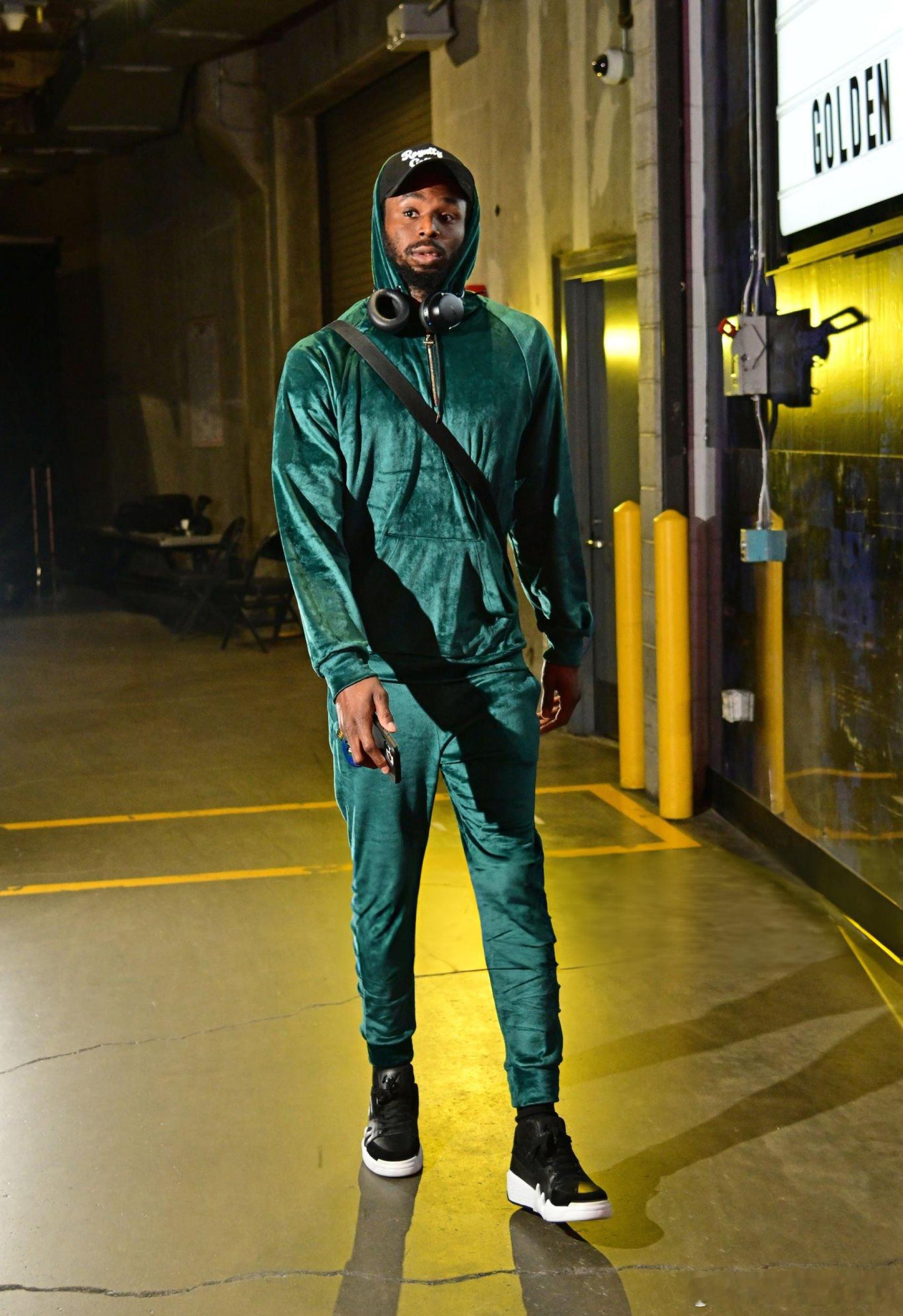 去弄图才发现你嘴今天整了这一套[哆啦A梦害怕]#湖勇大战##勇士战胜湖人# ​​