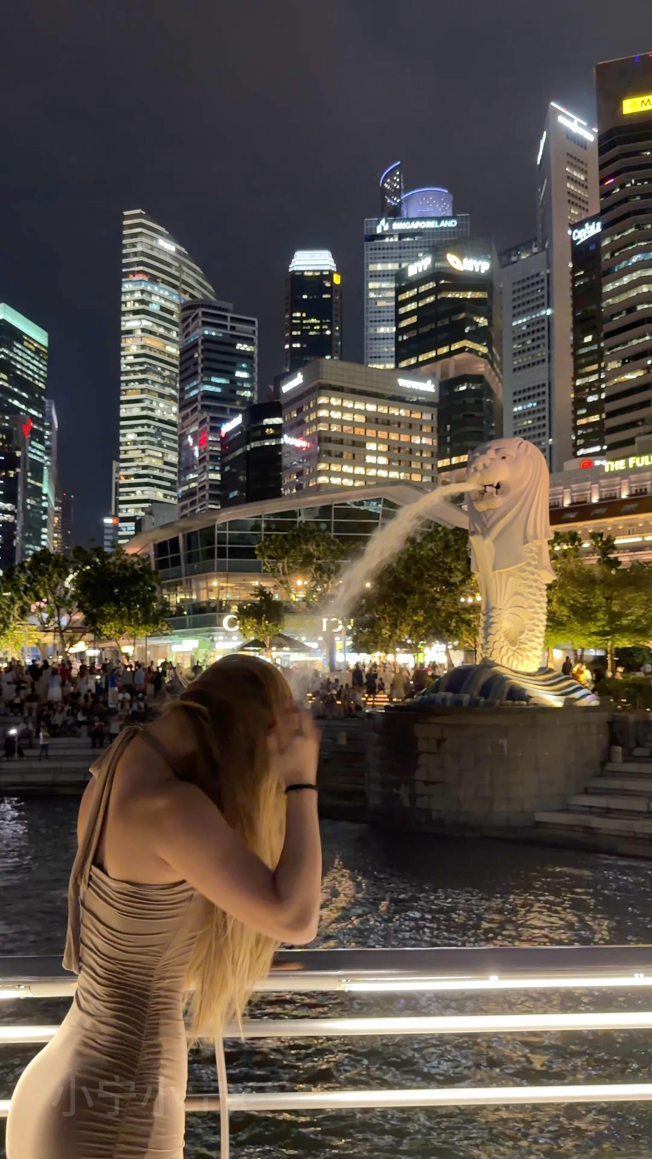 到底是谁发明的来新加坡洗头和喝水啊！哈哈哈服了！ 