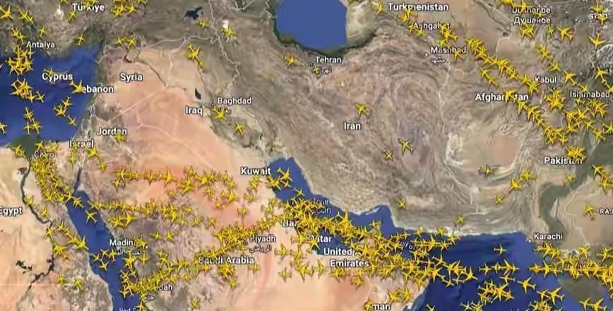 伊朗宣布：暂时关闭领空！美军航母打击群调往中东！胡塞武装：进入高度戒备状态