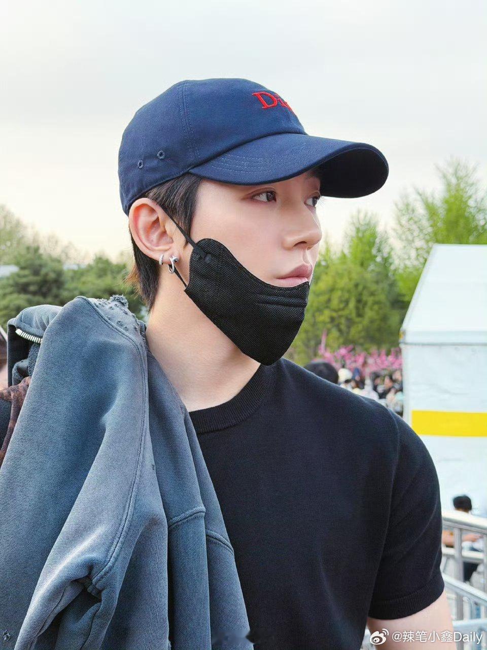 在最好的季节与最好的为为相遇，邓为的颜不挑角度，随便营业都很权威！