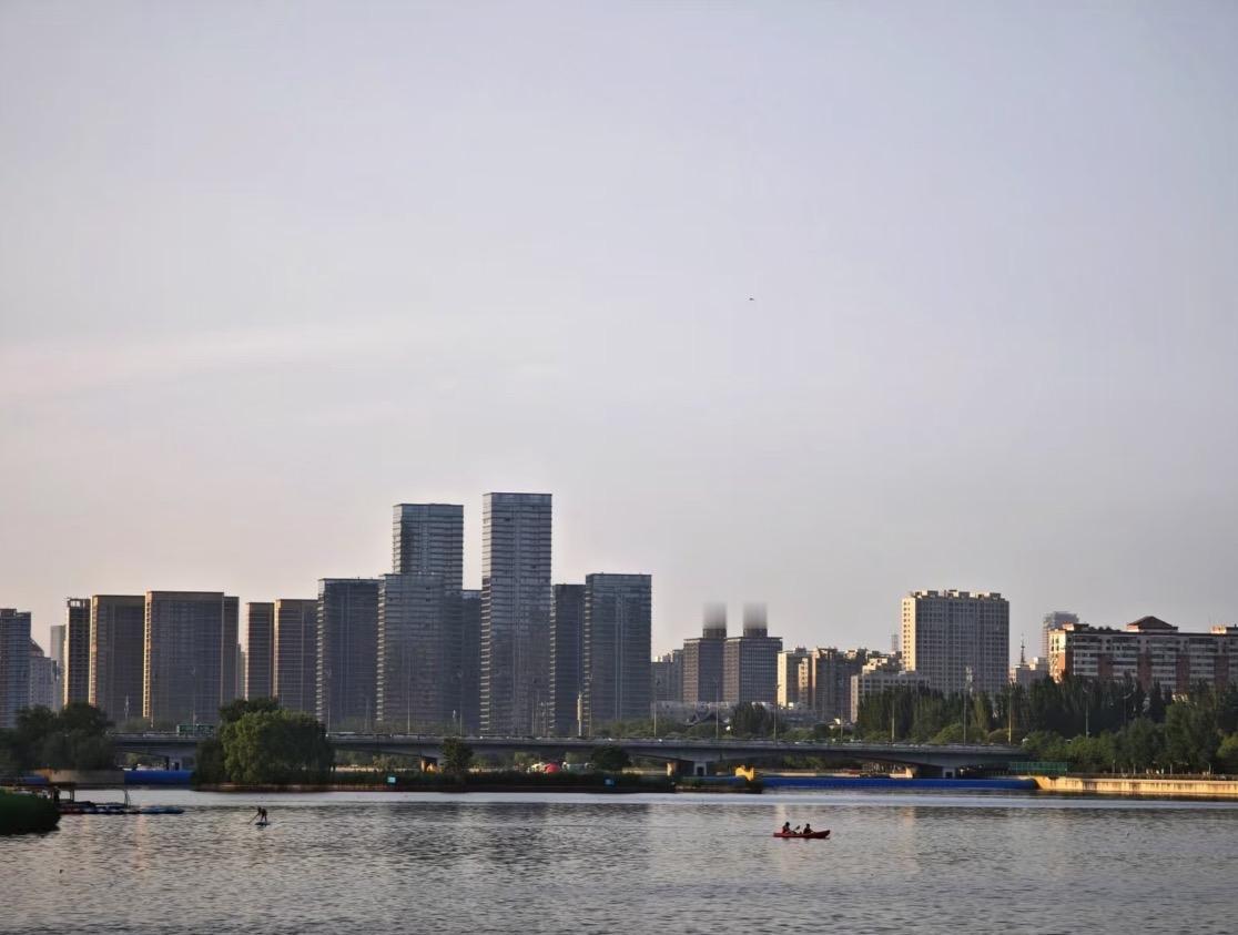 太原的地标集中于汾河两岸
比如迎泽大桥、中海国际中心、长风商务区