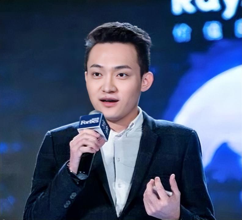 孙宇晨的高考逆袭不是只靠作文
孙宇晨高中一开始成绩并不突出，模拟考也就四百多分。