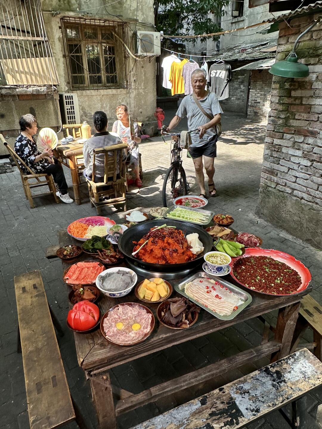 重庆，还得是居民楼老火锅好吃！！