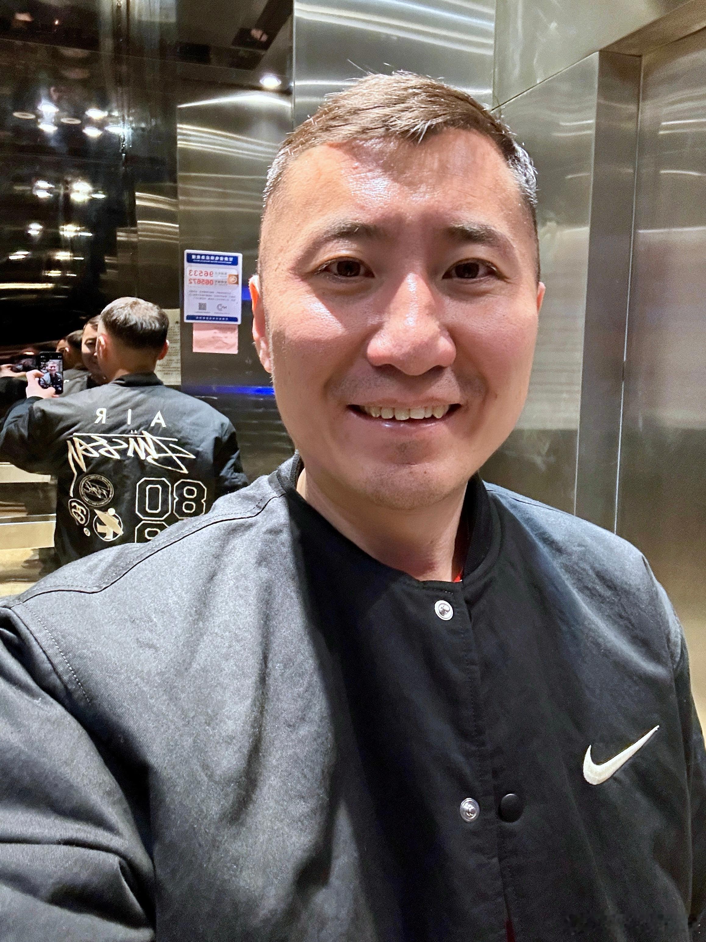 通过获得，我们得以生存；通过给予，我们的生活意义非凡。好梦~~~ ​​​