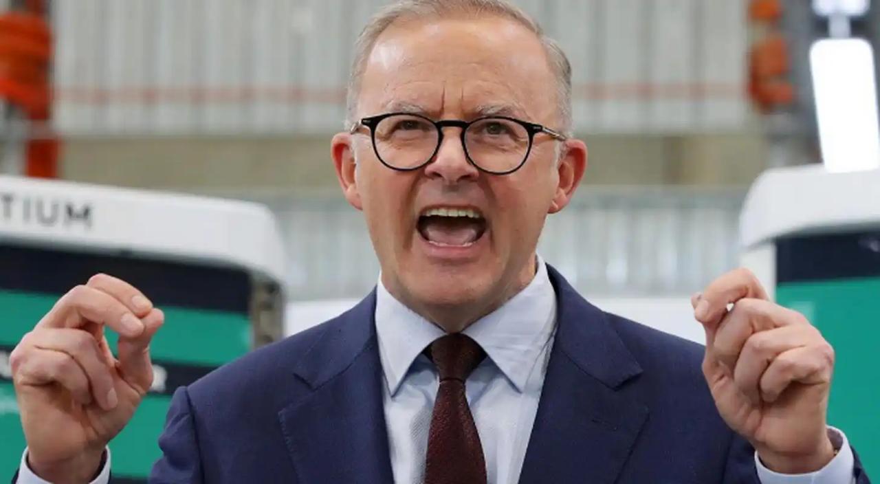 澳方对中资下“逐客令”，要求14天内，必须出售16.8亿股份
 
一场看似突发的