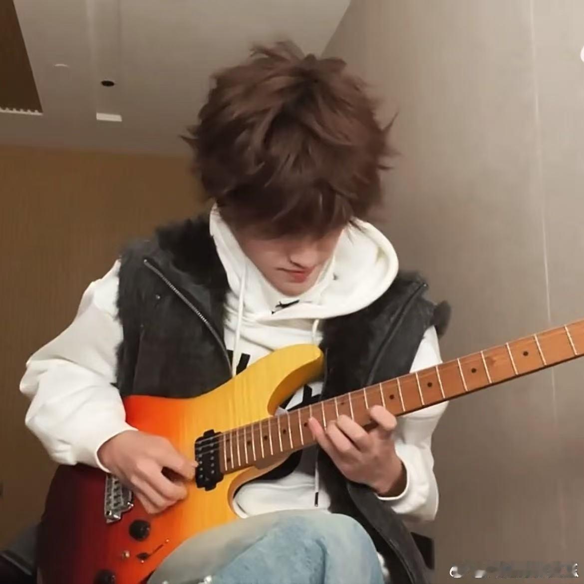 张泽禹大东北是我的家乡张泽禹弹唱大东北是我的家乡 听了《大东北是我的家乡》，突然