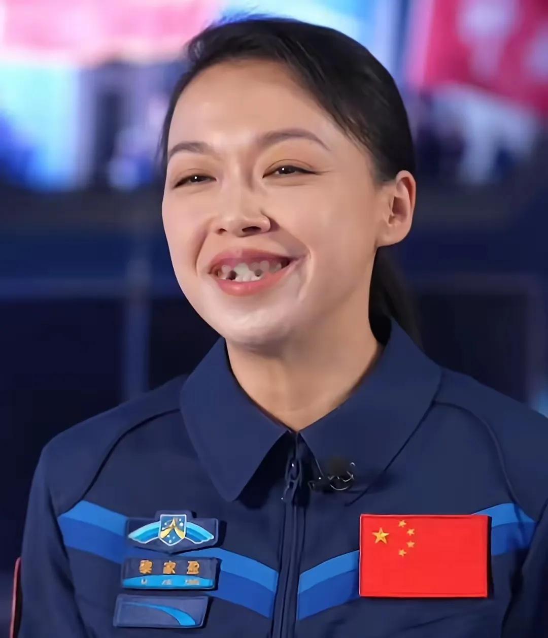 我眼里的黎家盈
       关于航天的伟大事业以及它的意义，以及黎家盈的香港的