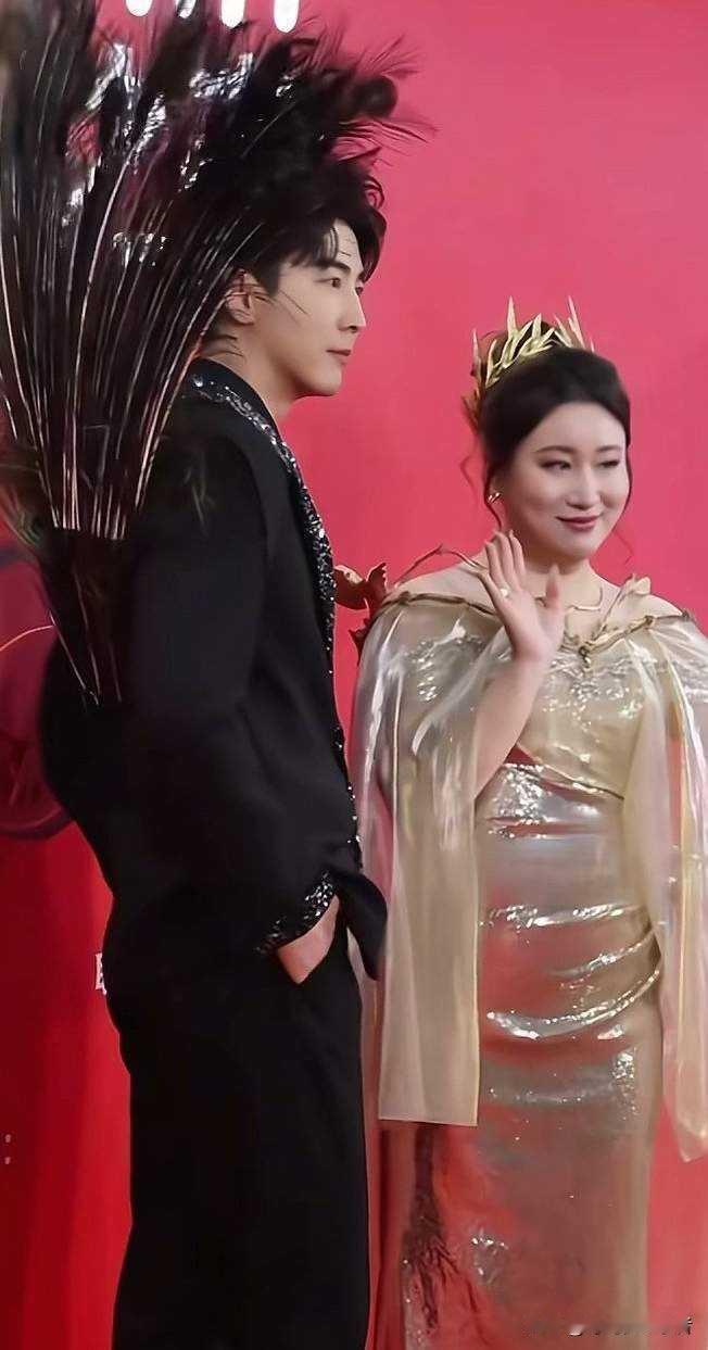 跨年晚会求婚这也是太离谱，让全国人民见证美好爱情，这需要多大勇气。
跨年晚会李川