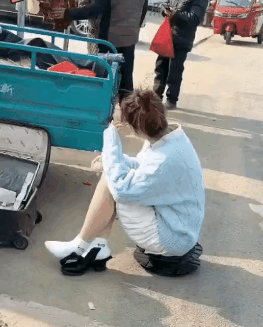 说实话，本来我想放弃这单生意，美女又纠缠不休，没办法只有塞着鼻子帮她补好。