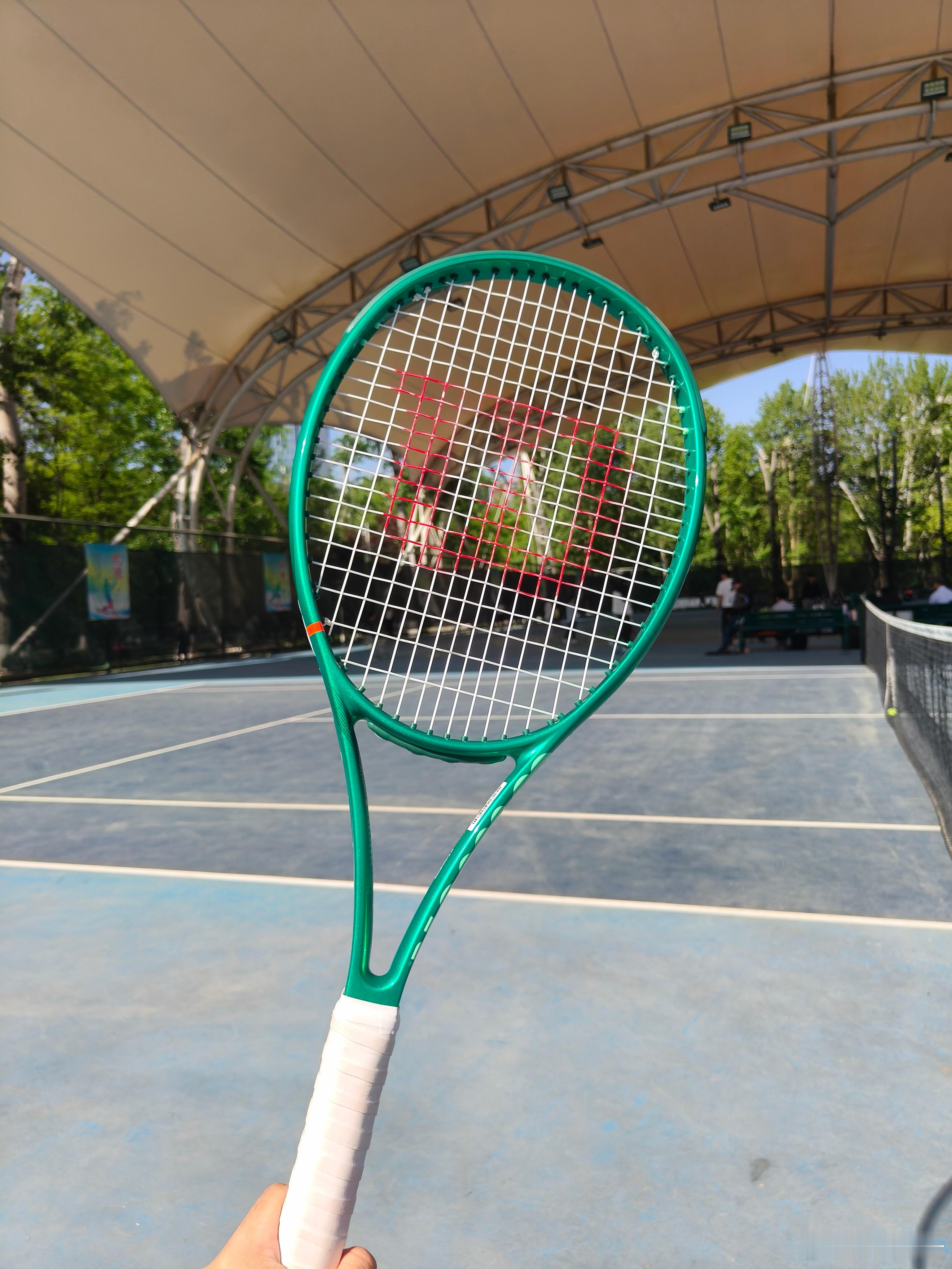 手慢没订到不晒的场地权当来晒背了~ 今天的绿色系拉满！Wilson blade 