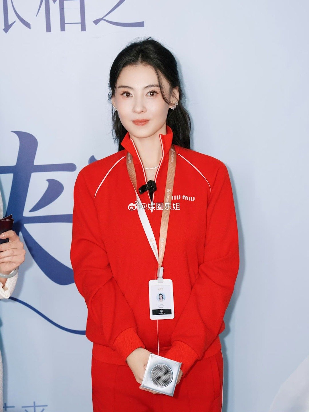 红色运动服的张柏芝，说她是大学生也不过分吧！这状态好的让人嫉妒的程度张柏芝红色运