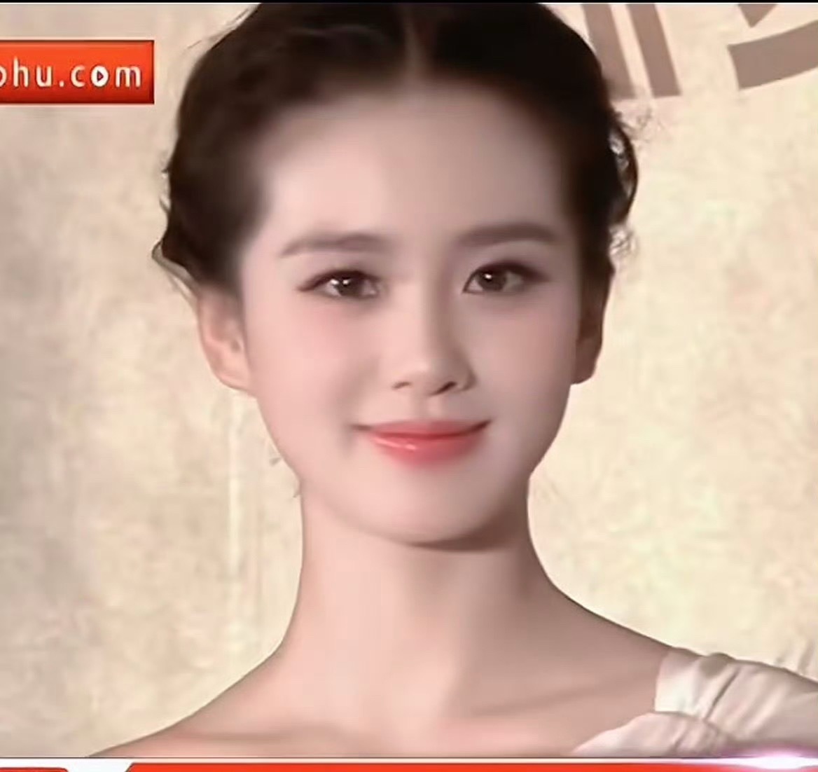 小🐝和小佩奇最爱给我们家编假瓜！大家吃瓜不信瓜，一切以官宣为主！附上美图一张