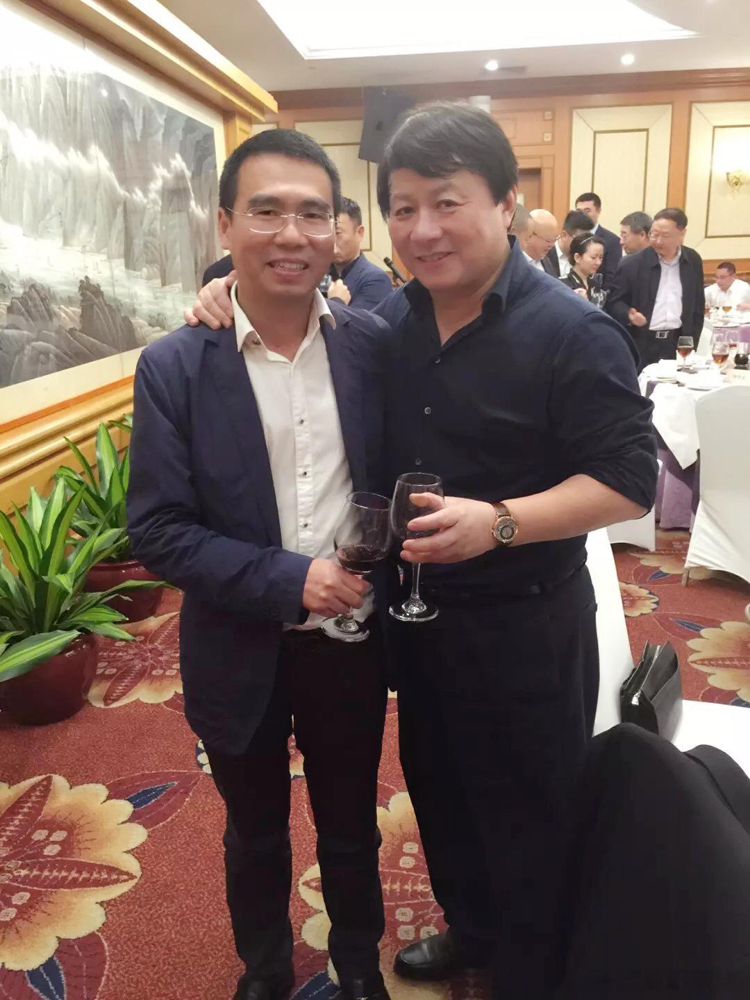 最近翻阅了两本重量级行业“史记”——投中与清科各自操刀的《中国创投史》。《中国风