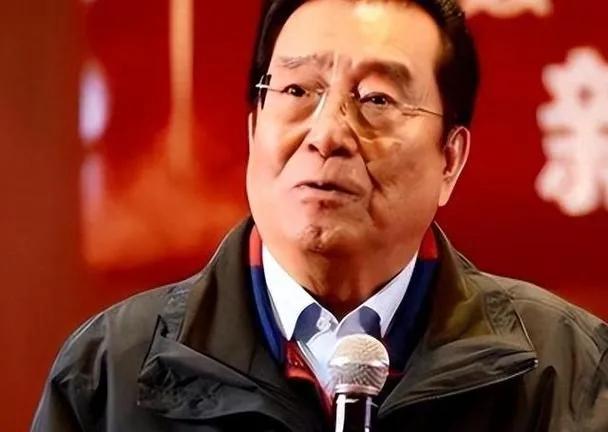 唱歌成为李双江的精神寄托

不少网友吐槽：八十多岁的李双江还到处参加演出活动，是