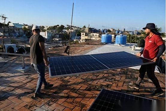 万万没想到，把古巴从每天停电二十小时的绝境里拉出来的，不是哪国的运油船，而是中国