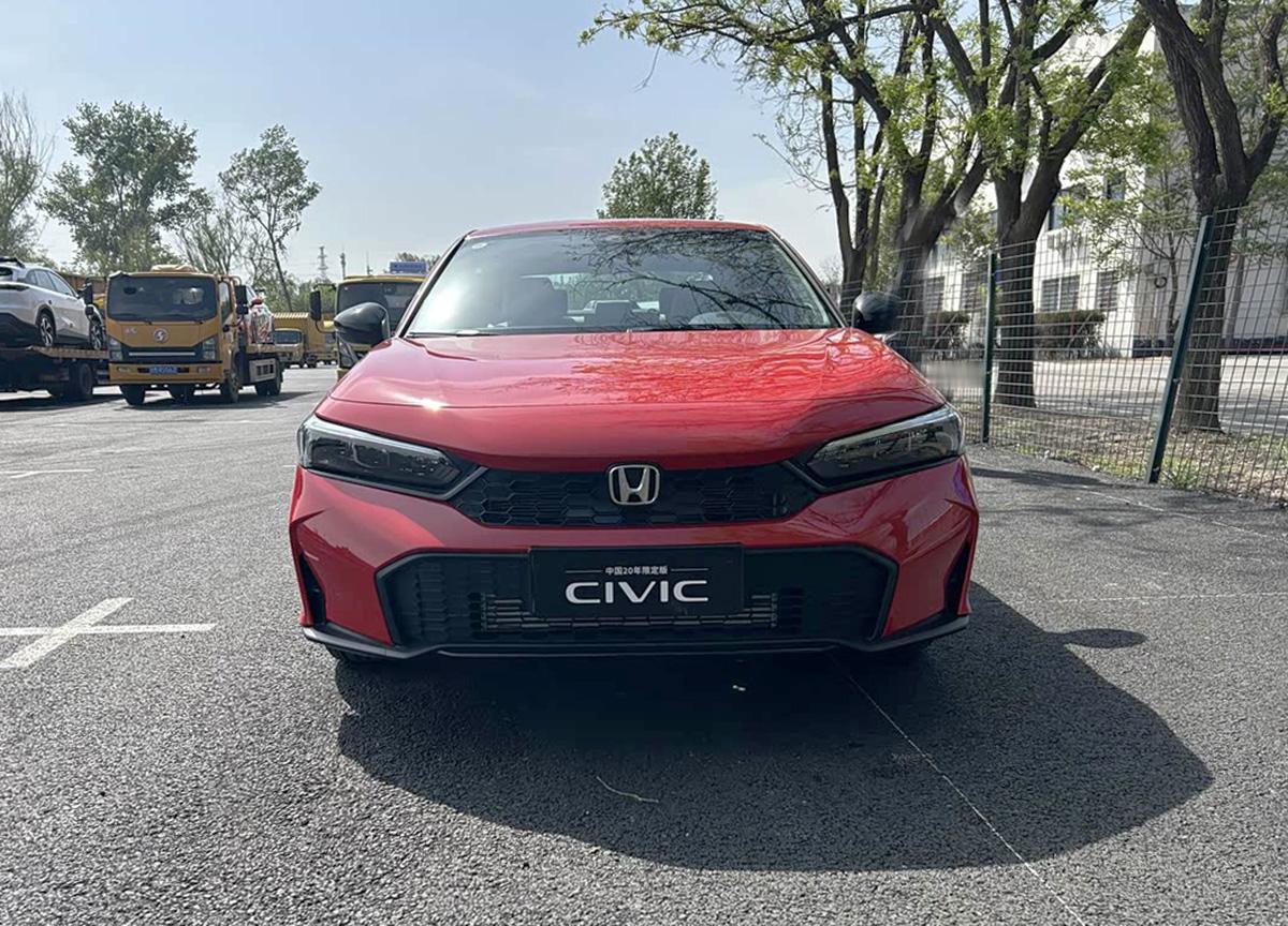 本田终于肯“低头”了，思域降至9.79万

对于本田在国内的现状，从思域就能窥见