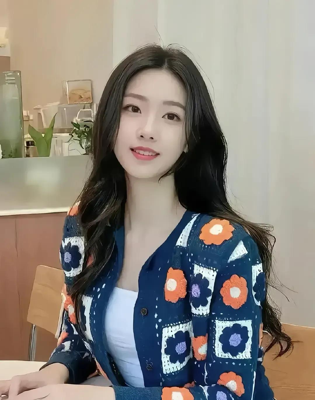 曾经跟一个美女去爬山，她找个借口硬要我背她，自己傻乎乎地背着她，啥也没干，有贼心