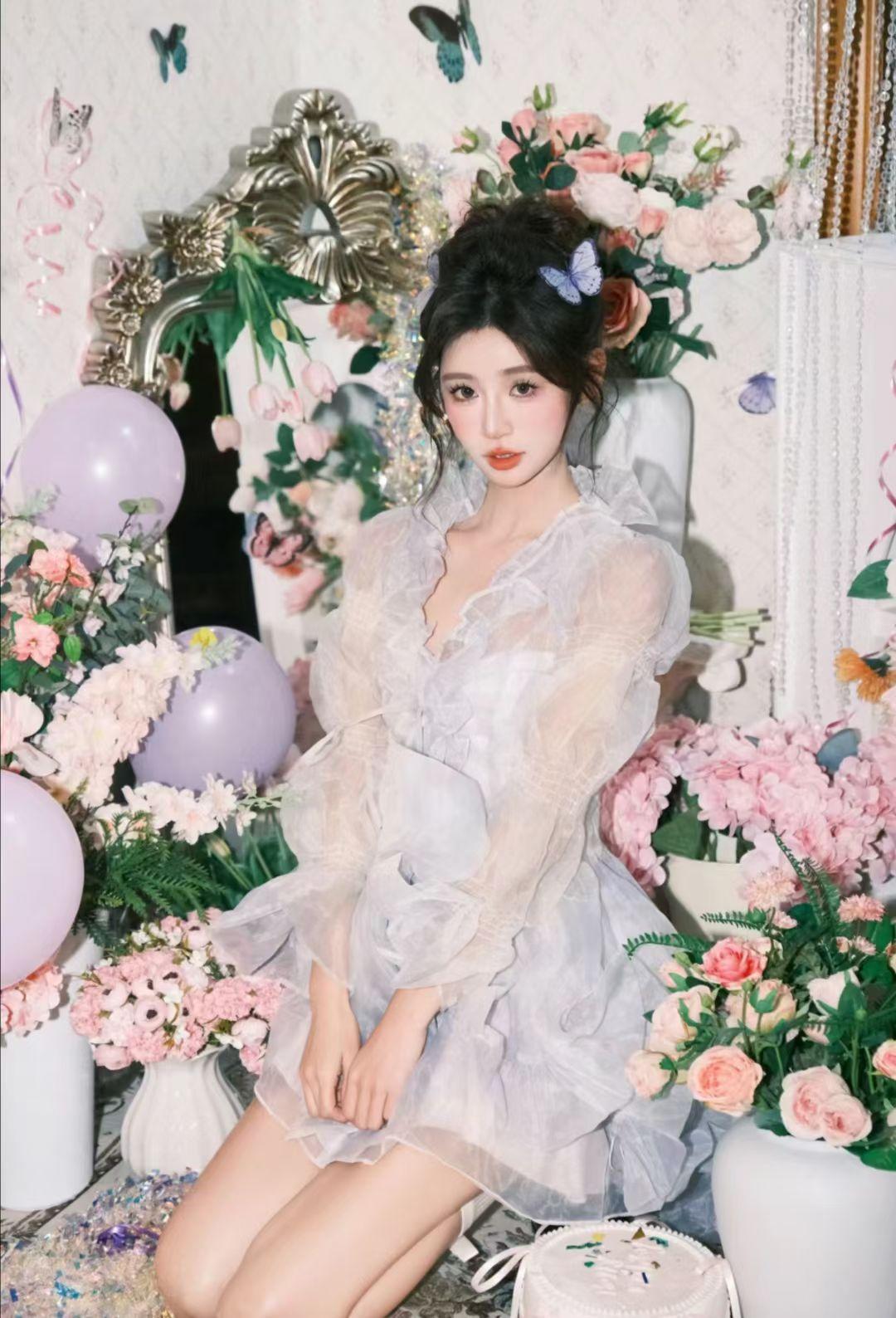 人像摄影咋摆姿势,优雅好看? 
少女摄影|NO.0278期
优雅花房少女私房照