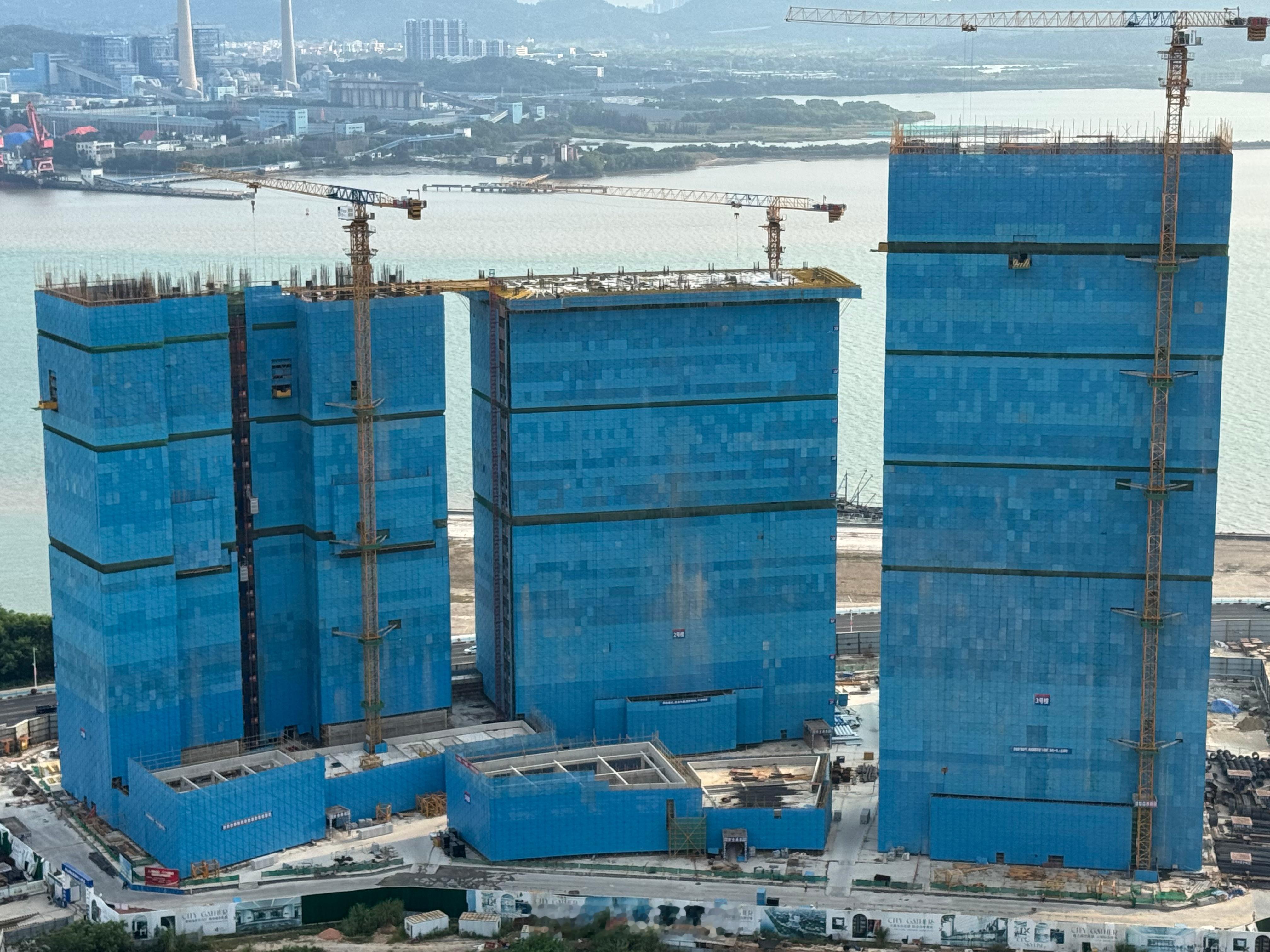 城视汕头[超话] 数贸中心开始建造连廊段 ​​​