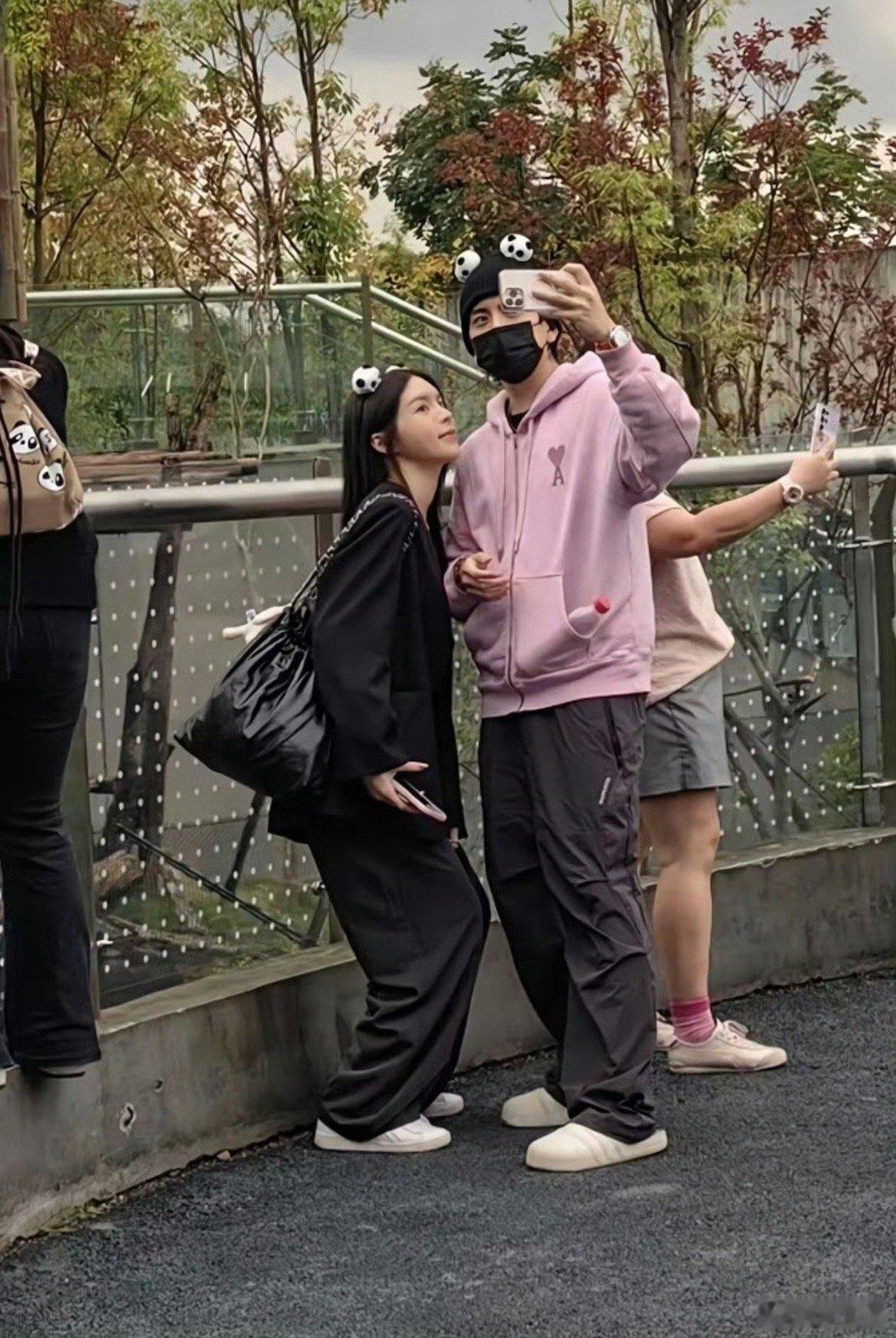 王大陆与女友出庭居然挺相配 