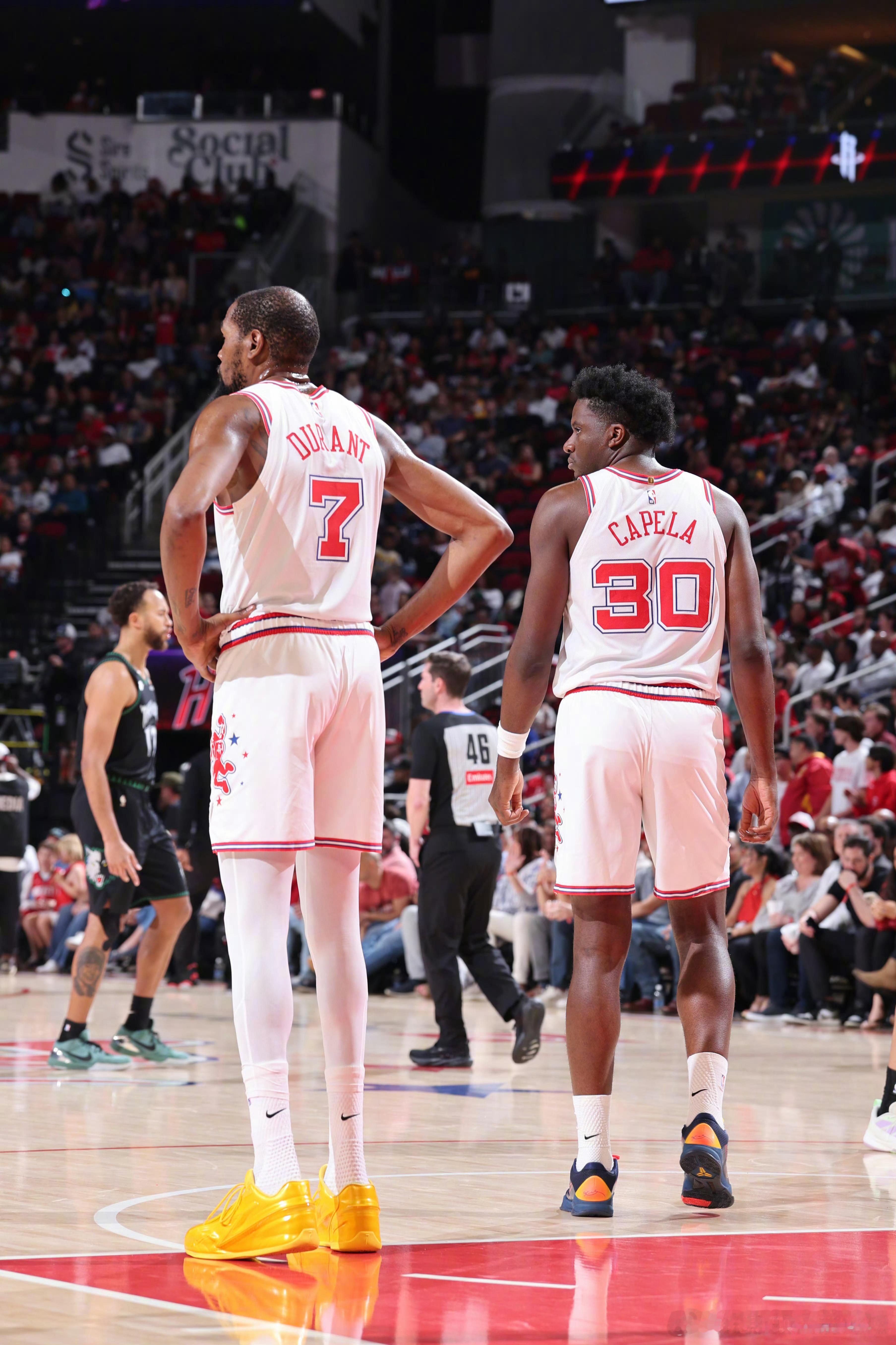 半场火箭73-69森林狼阿门13中10拿到24分KD6/8拿到17+5+5申京6