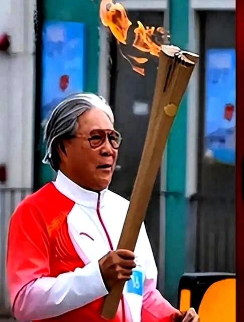 豪门不只是财富，更是责任感的体现。

在全运会火炬传递中，霍家三代的身影让人觉得