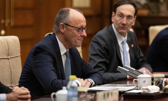 2月25日，默茨访华的第一天，就获得一笔“超级订单”，120架空客飞机，让默茨合