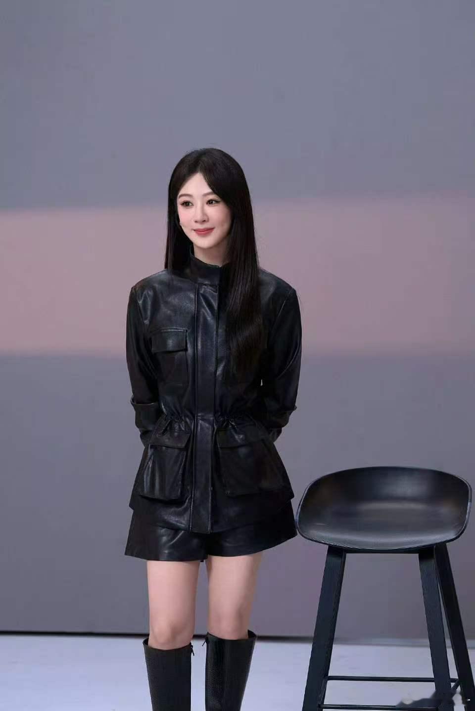 杨紫兜风时间到杨紫出发兜风杨紫兜风时间到啦，好酷～ 